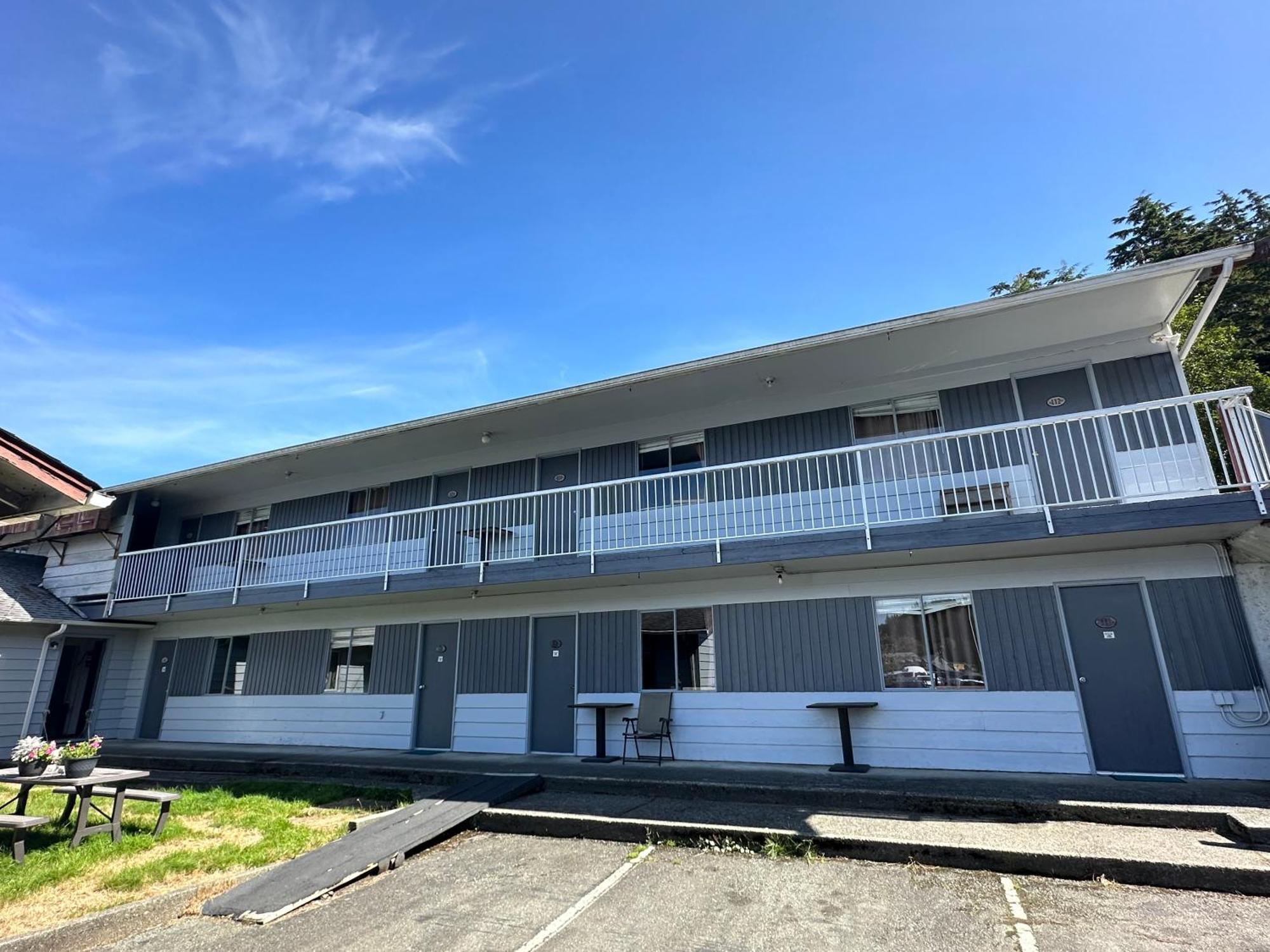 Island West Resort-Motel Ucluelet Exterior foto