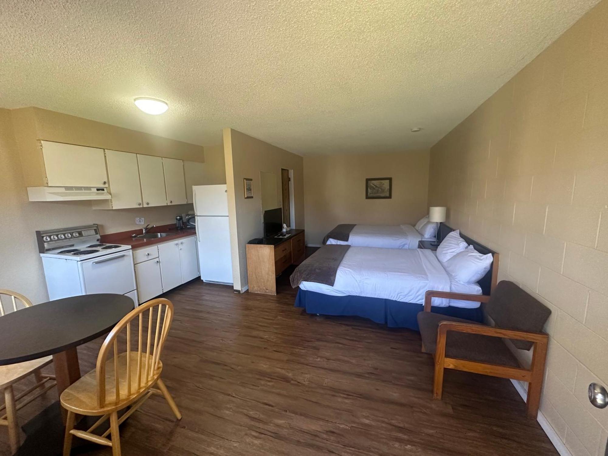 Island West Resort-Motel Ucluelet Habitación foto