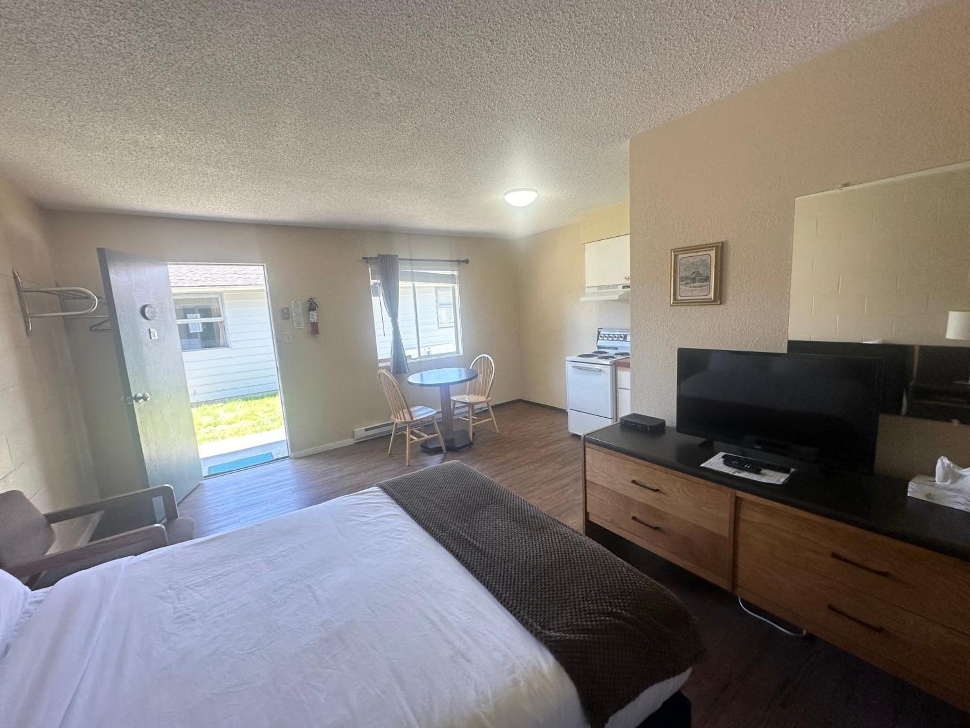 Island West Resort-Motel Ucluelet Habitación foto